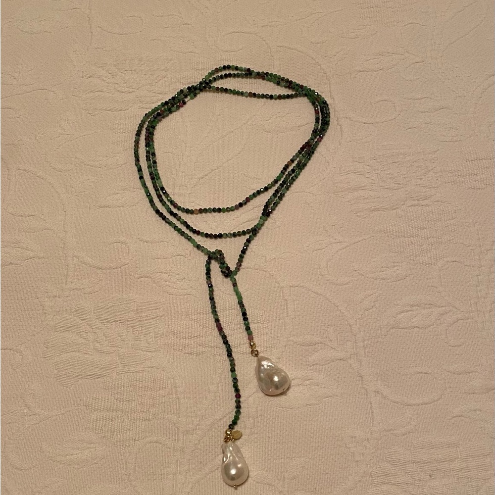 Elegant Green Beaded Necklace with Pearl Accents